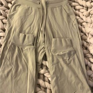 Lululemon Trench Rulu Joggers Size 2 - Like New Condition!
